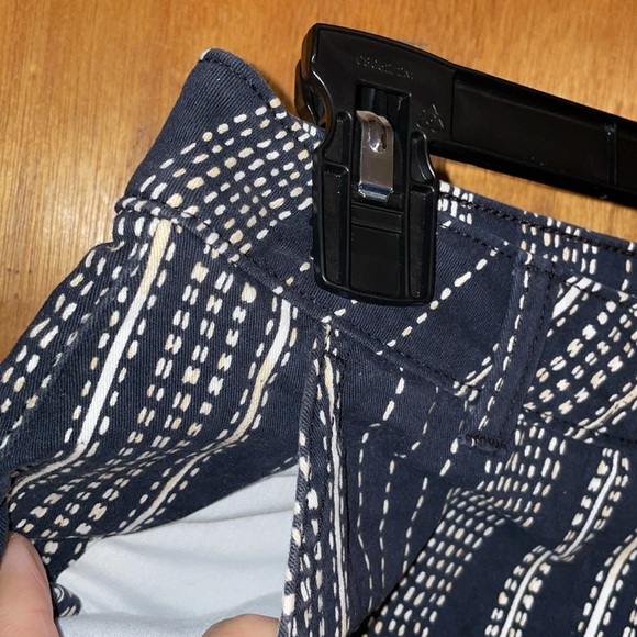 •A.N.A•A NEW APPROACH BLACK/WHITE/OFF WHITE PATTERNED TWILL SHORTS SIZE 2 - Picture 6 of 7